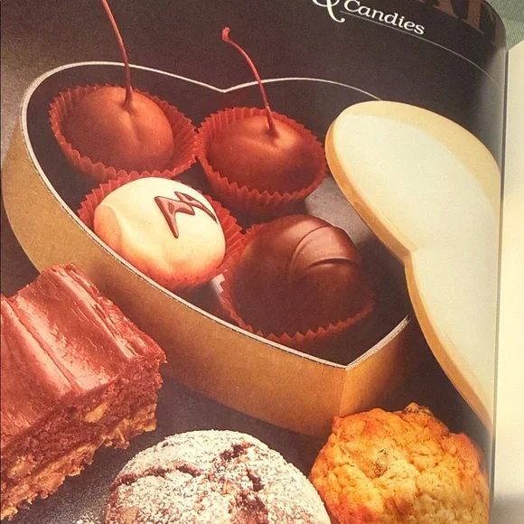 Vintage Better Homes and Gardens Chocolate Delight Cookbook - and Red Cover - Picture 7 of 7